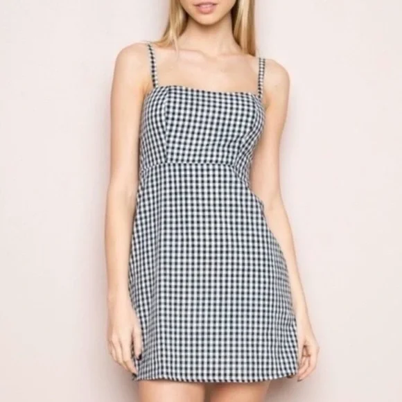 brandy melville karla dress - Picture 2 of 4